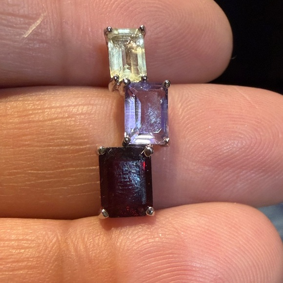 Elegant Silver and Purple Gemstone pendant - Picture 1 of 4